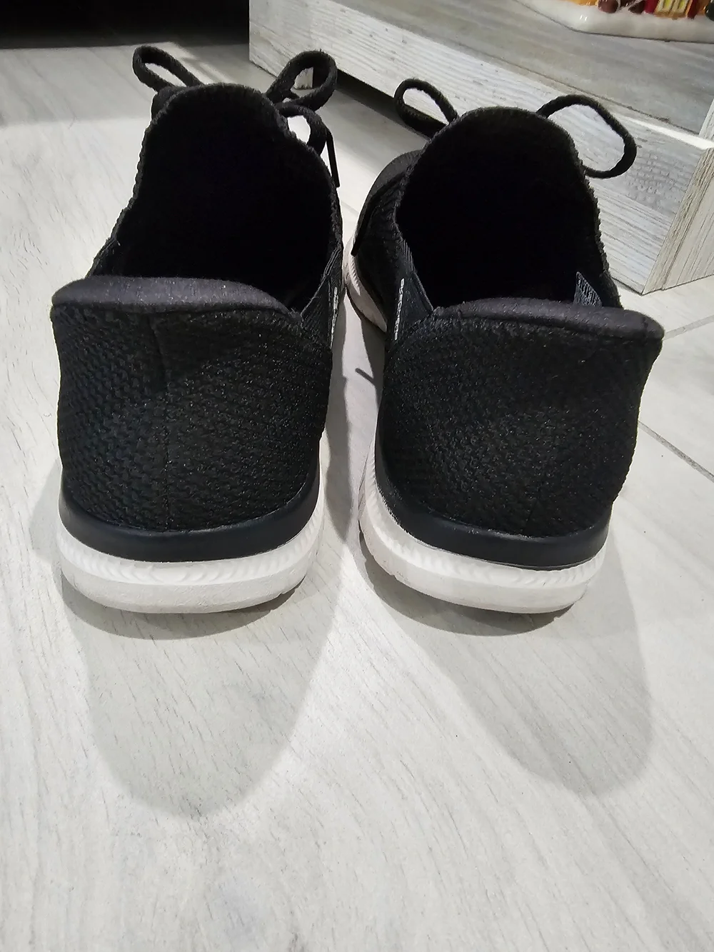 Skechers Swift Fit Womens Black Knit Slip-On Hands Free Sneakers Size 8